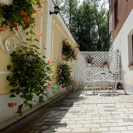 Carla'S Apartment, Airport & Train Station Shuttle Ιάσιο Εξωτερικό φωτογραφία