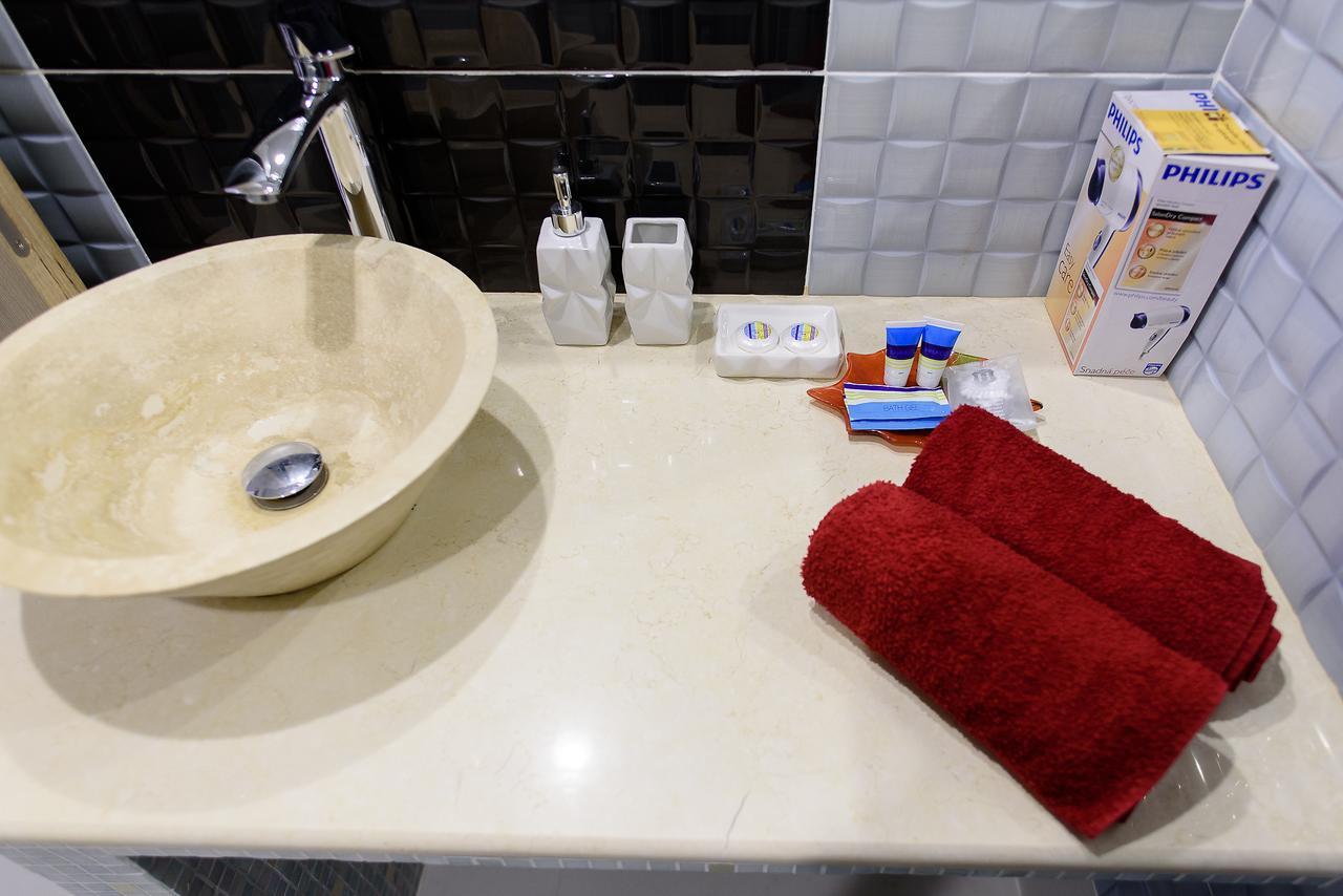 Carla'S Apartment, Airport & Train Station Shuttle Ιάσιο Εξωτερικό φωτογραφία